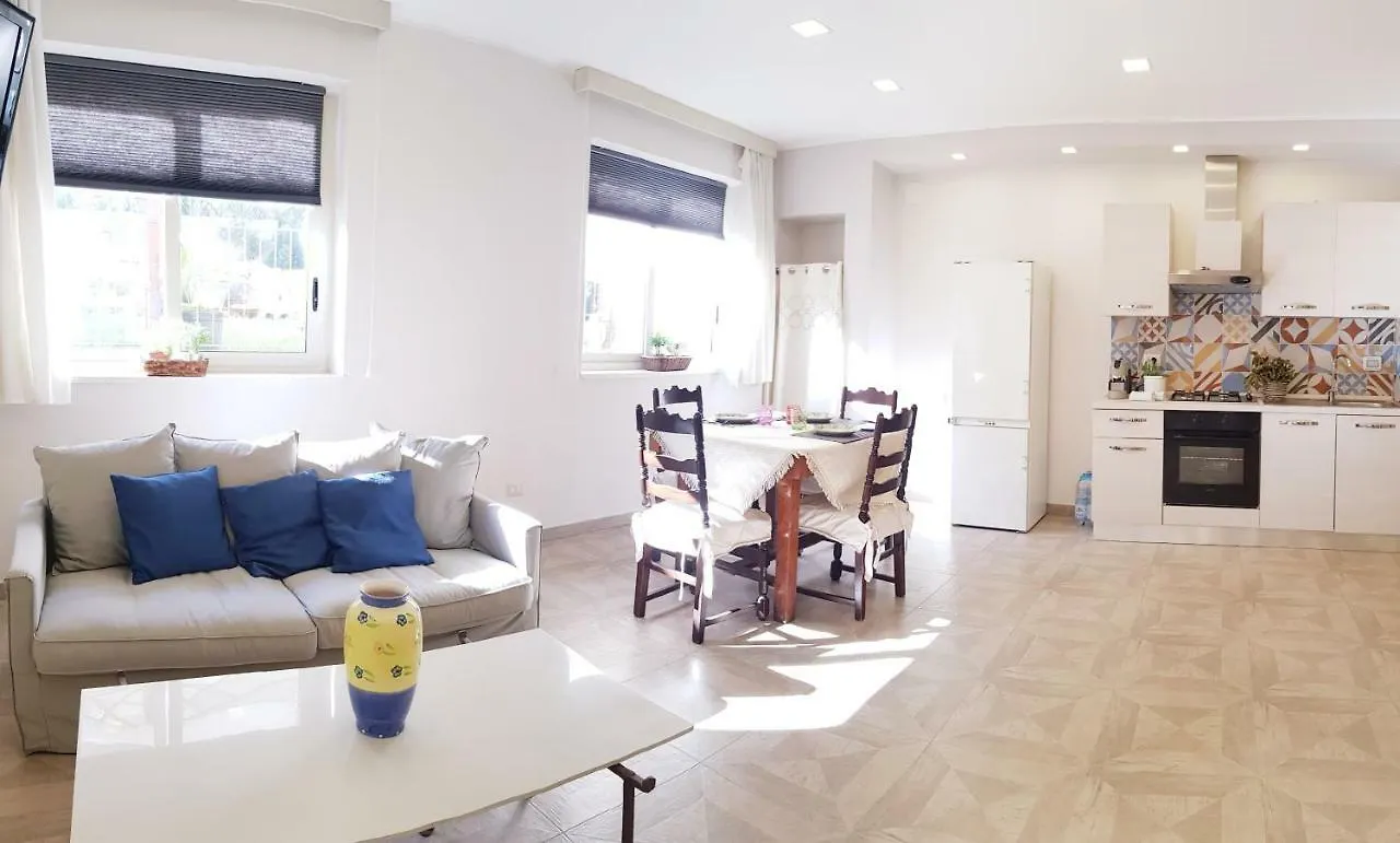 דירות גיארדיני נאקסוס A Casa Vostra